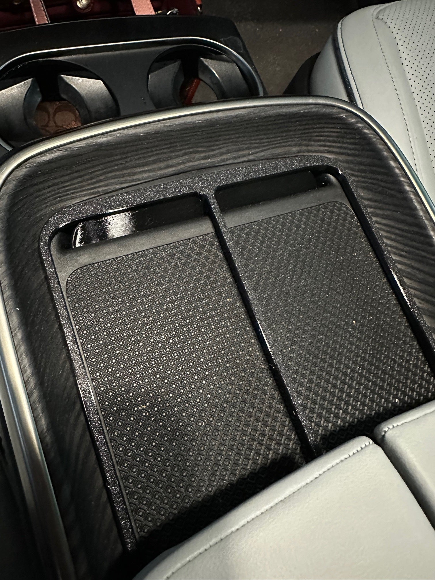 Dual Phone Holder, Stabilizer, For Wireless Charging, for Rivian R1T, R1S