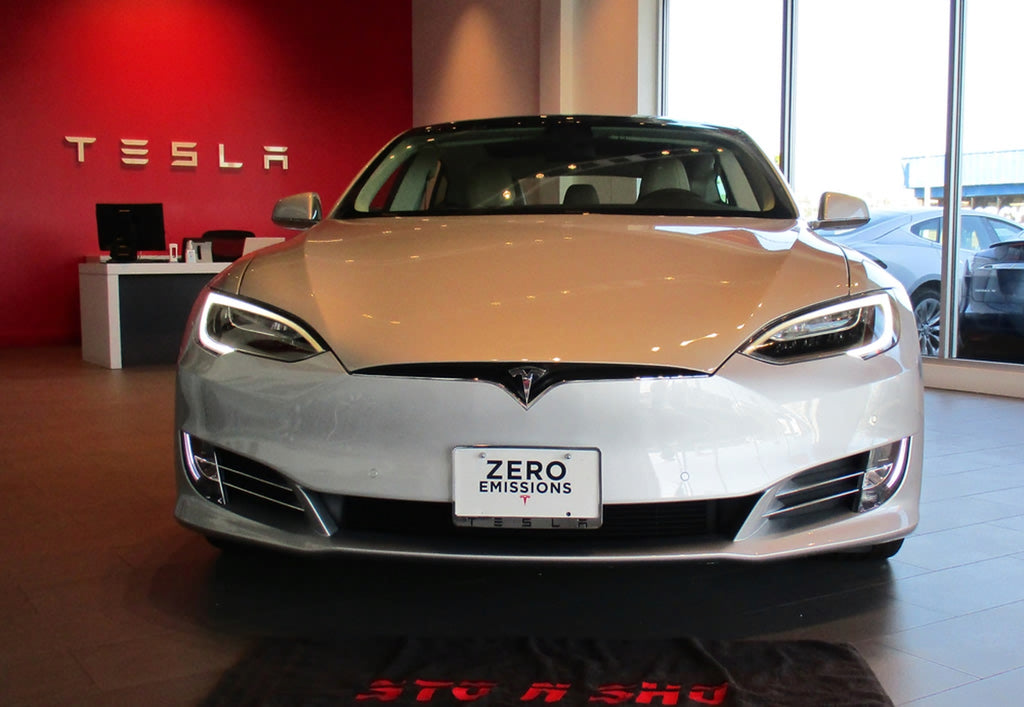 Tesla Model S Quick-Release Front License Plate Bracket, 2016-2020 (second generation)